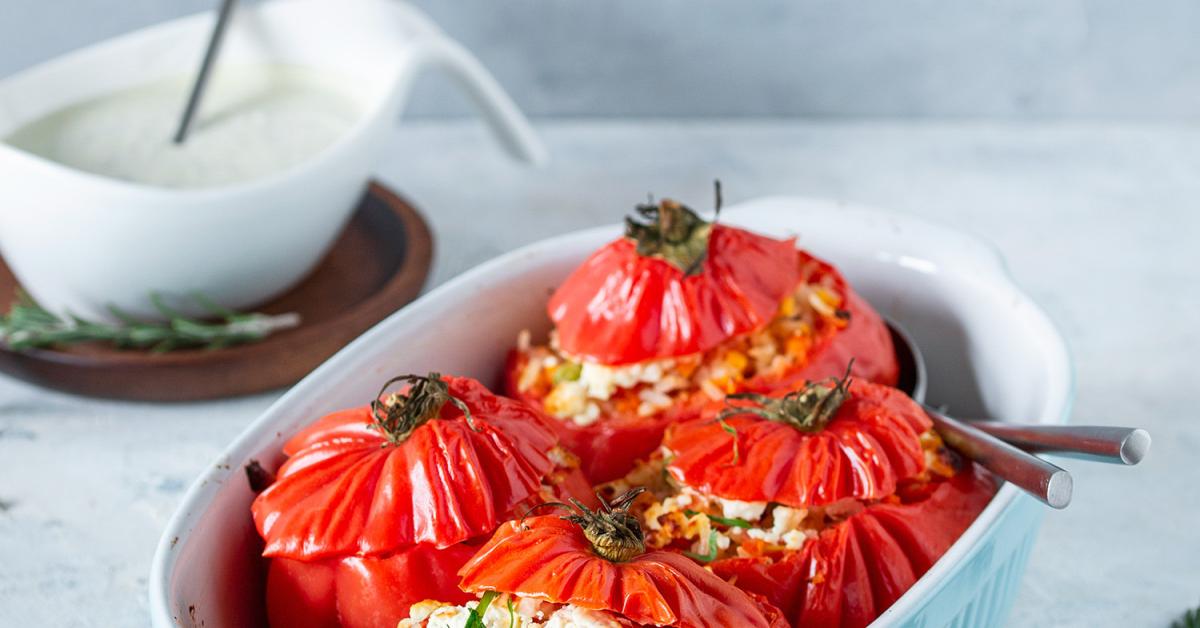 Gefüllte Tomaten vegetarisch mit Schafskäse | Simply Yummy