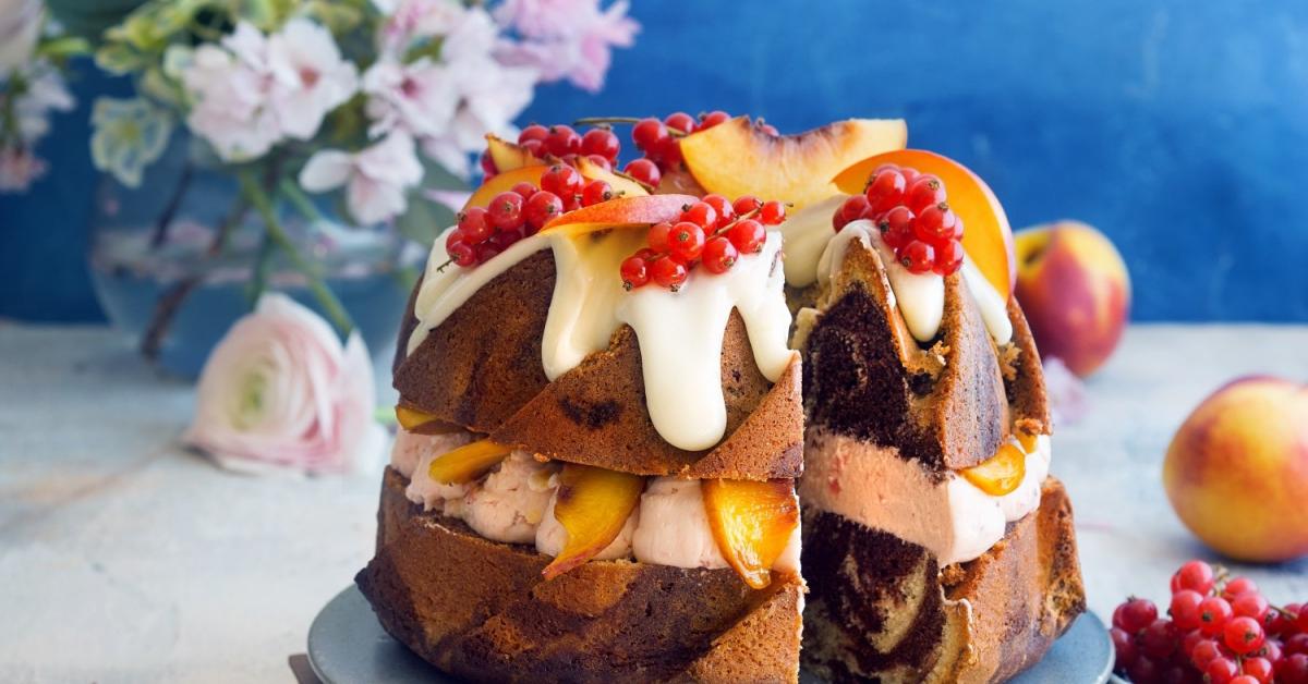 Gefüllter Marmorkuchen mit Frucht und Creme | Simply Yummy
