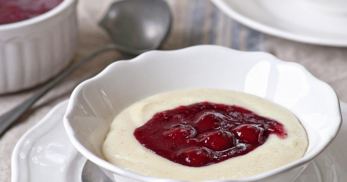 Grießbrei mit Beerengrütze | Rezepte von Simply Yummy