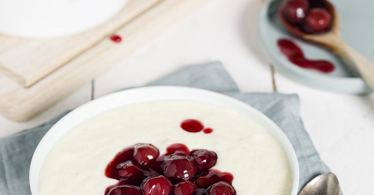 Grießbrei mit Kirschen - der Klassiker | Simply Yummy Grießbrei mit Kirschen - der Klassiker | Simply Yummy