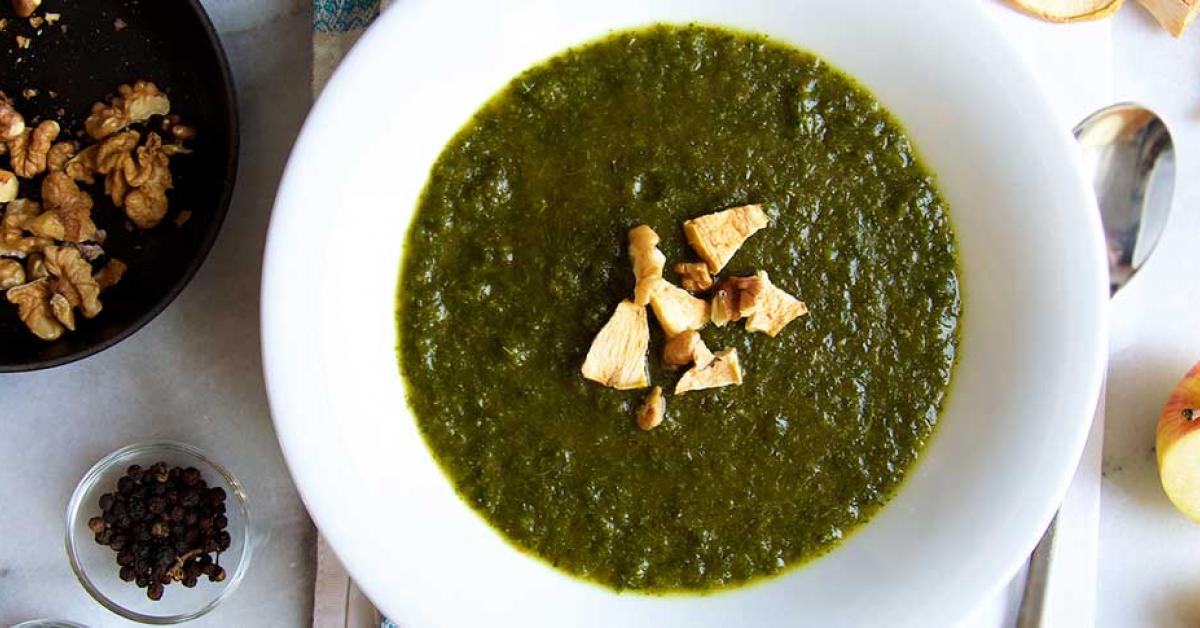 Grünkohl-Apfelsuppe mit Walnüssen | Simply Yummy