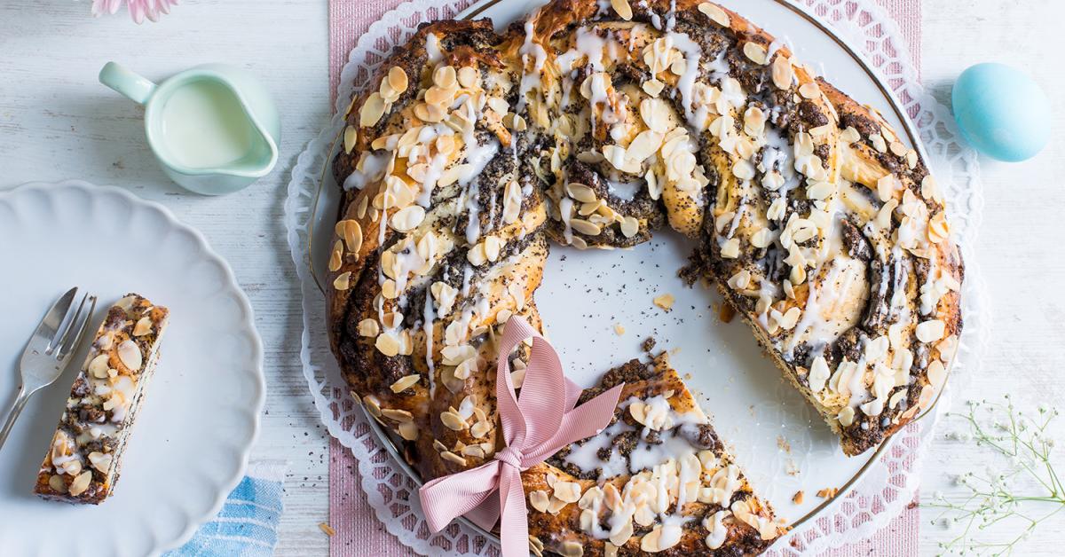 Hefekranz mit Mohn-Marzipan-Füllung im Cookit | Simply Yummy