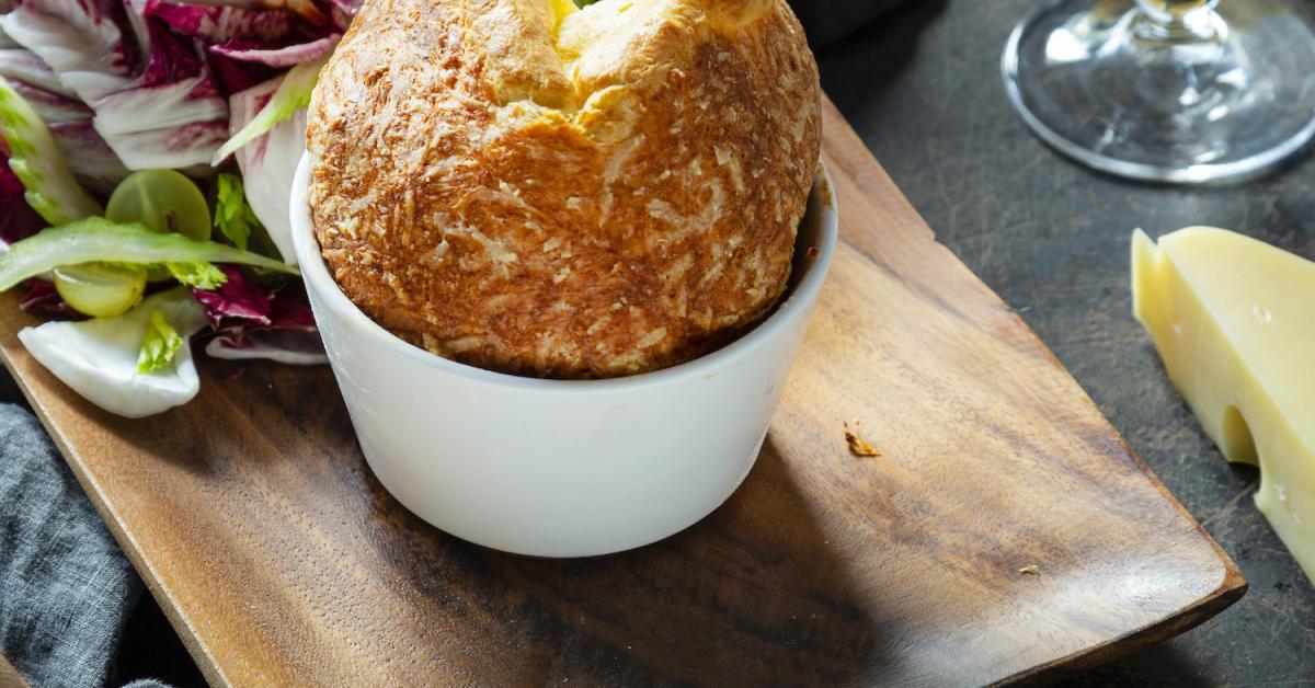 Käsesoufflé mit pikantem Traubensalat | Simply Yummy Käsesoufflé mit pikantem Traubensalat | Simply Yummy