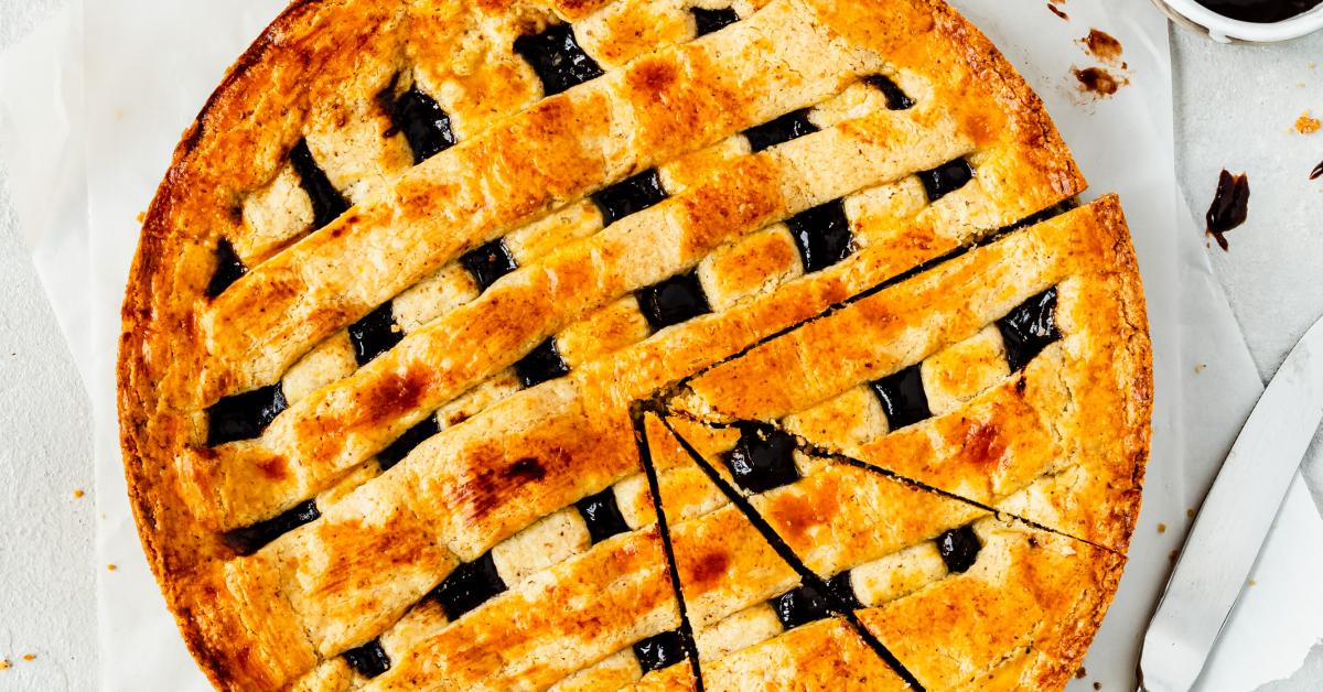 Linzer Torte mit Pflaumenmus - super saftig | Simply Yummy