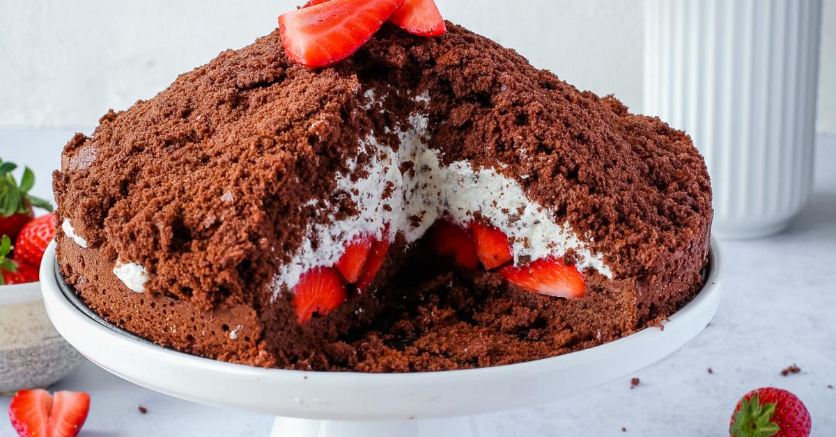 Maulwurfkuchen mit Erdbeeren | Rezepte von Simply Yummy