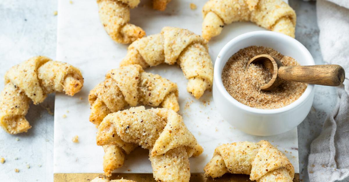 Nusshörnchen mit Frischkäse backen | Simply Yummy