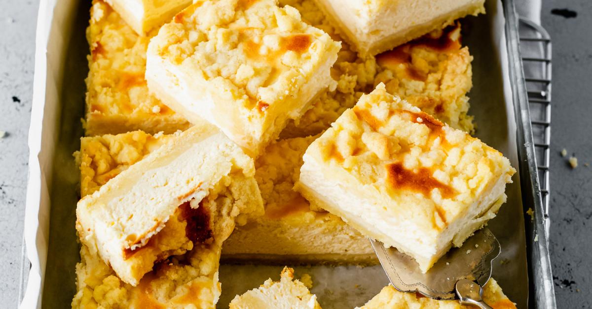 Omas Käsekuchen mit Streuseln vom Blech | Simply Yummy