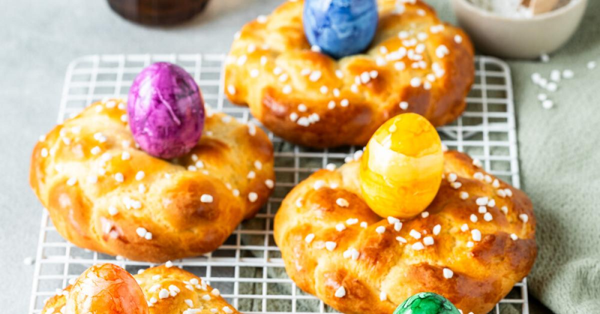 Osternest aus Quark-Öl-Teig backen | Simply Yummy