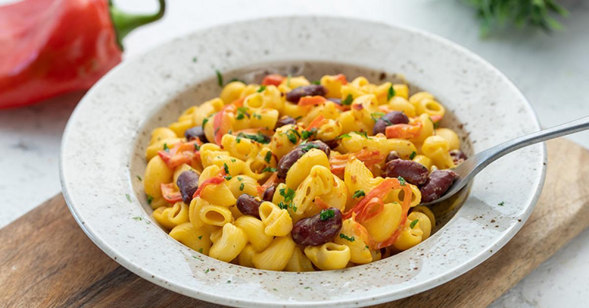 Pasta mit Bohnen, roter Paprika und Nacho-Käsesauce im Cookit | Simply ...