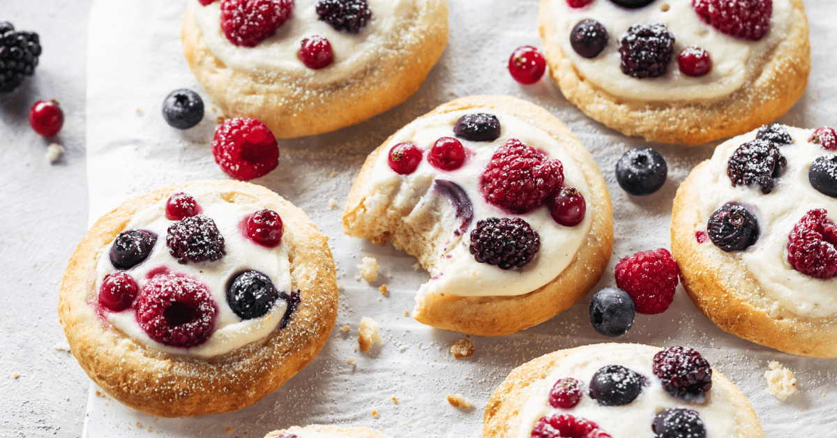 Schnelle Quarkteilchen mit Beeren | Simply Yummy