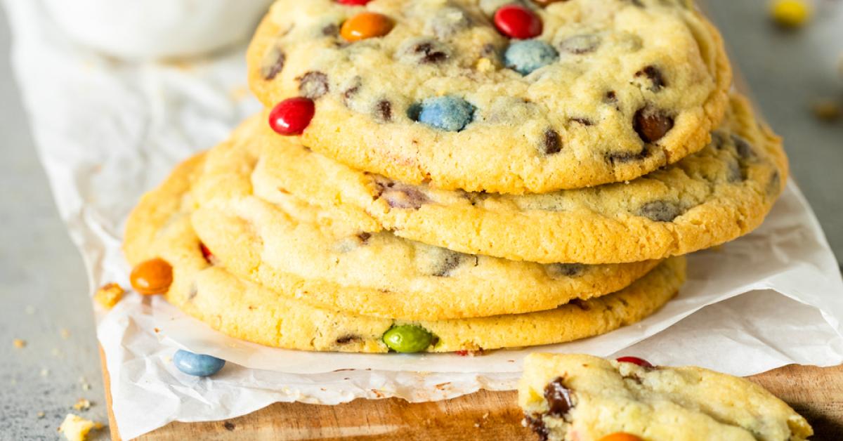 Cookies mit Schokolinsen und Frischkäsekern | Simply Yummy
