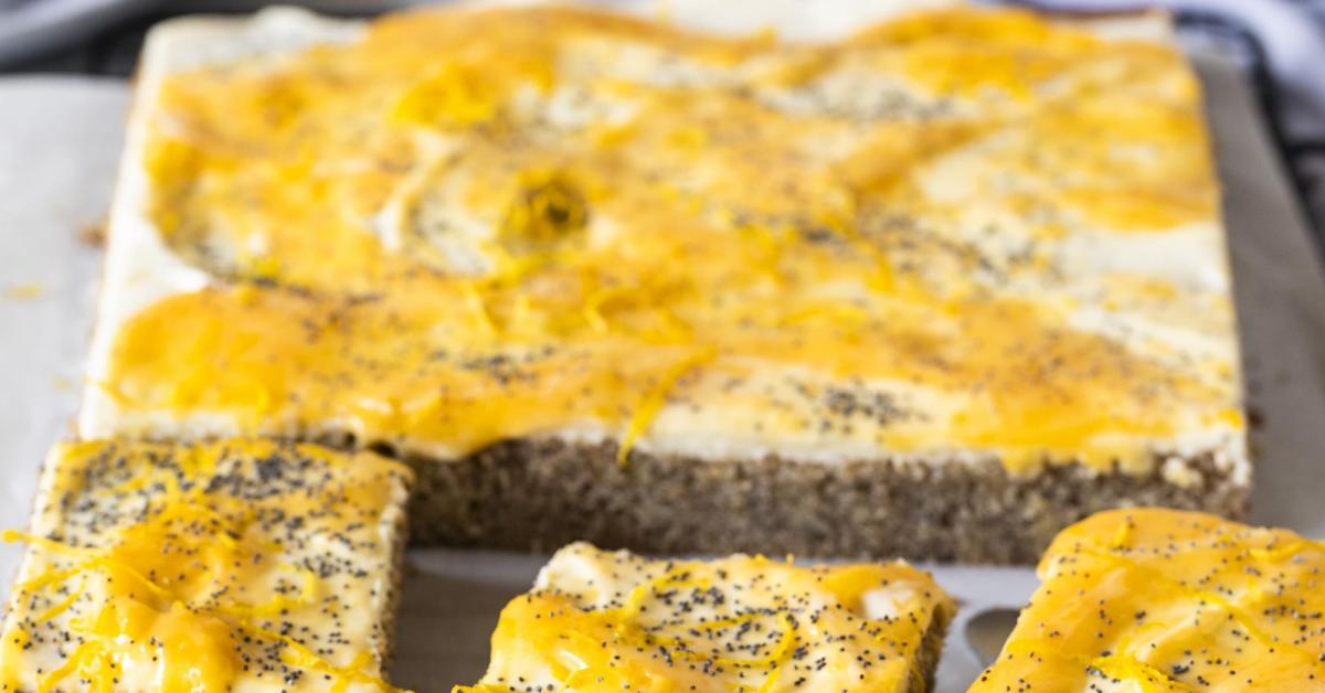 Saftiger Zitronen-Mohn-Kuchen vom Blech | Simply Yummy