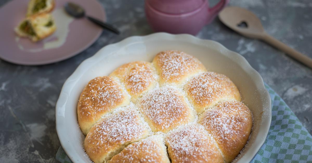 Buchteln mit Aprikosen-Pistazien-Füllung | Simply Yummy