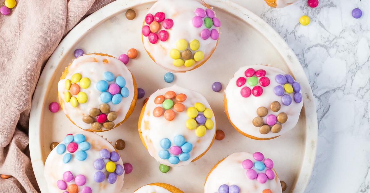 Fanta-Muffins so saftig mit Smarties-Blumen | Simply Yummy