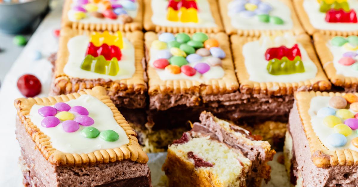Fliesenkuchen mit Kirschen und Schoko | Simply Yummy
