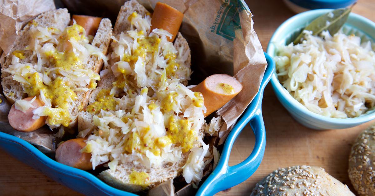 Hot Dogs mit Sauerkraut & WhiskySenfsoße Simply Yummy