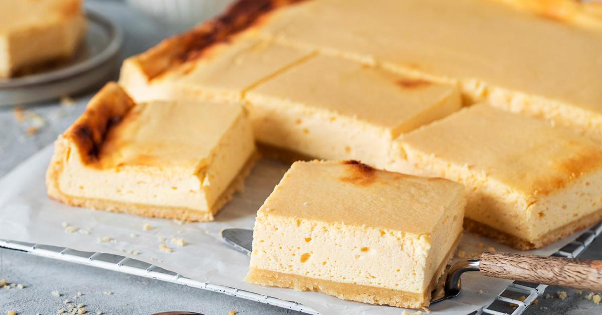Saftiger Käsekuchen vom Blech | Simply Yummy