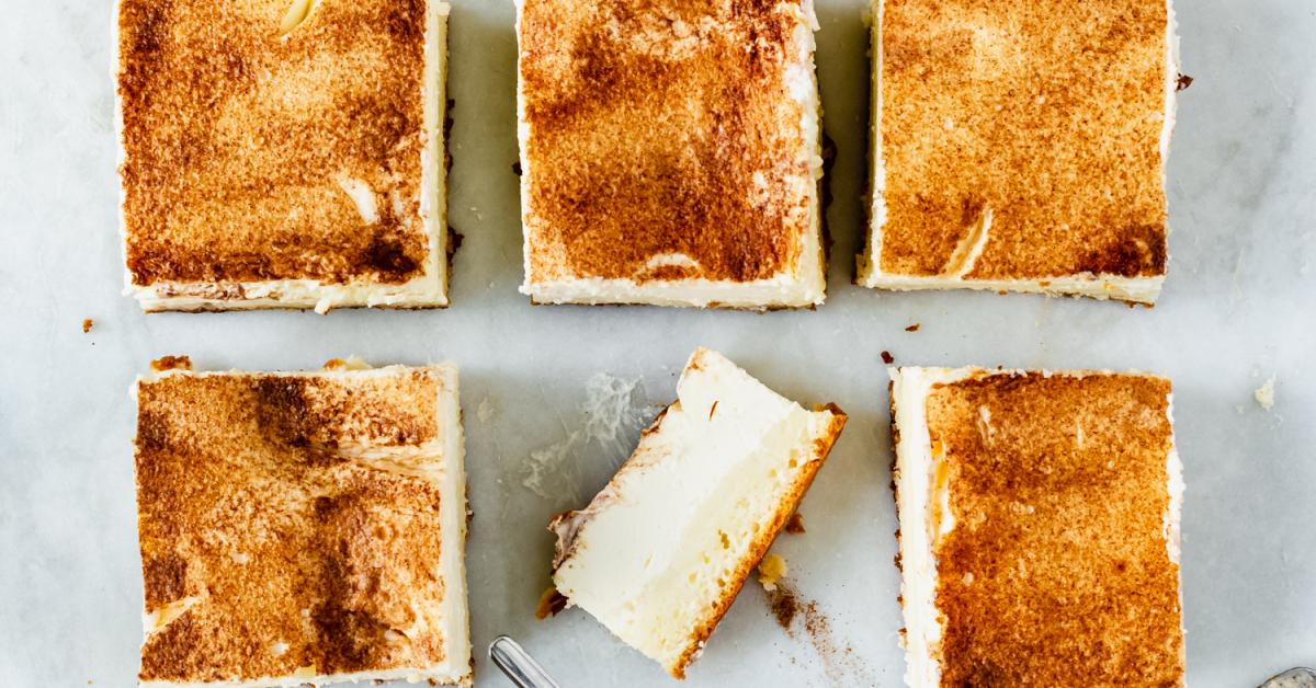 Rahmkuchen vom Blech unfassbar cremig | Simply Yummy