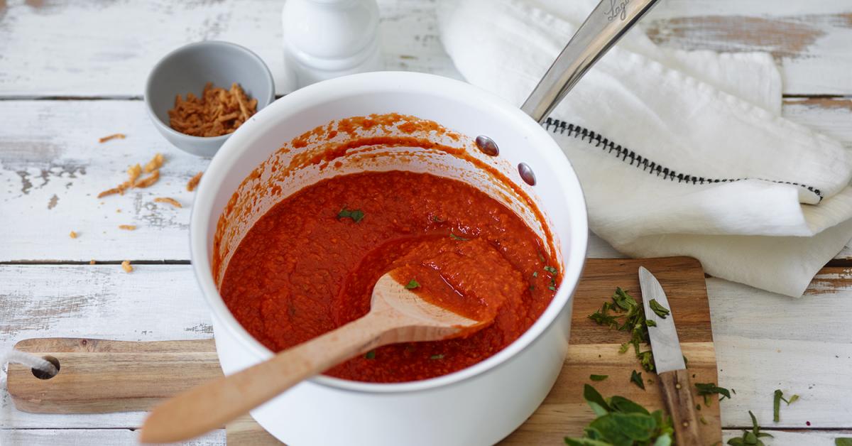 Schnelle Tomatensoße einfach selber machen | Simply Yummy