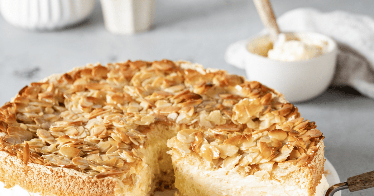 Schneller Bienenstich ohne Hefe | Simply Yummy