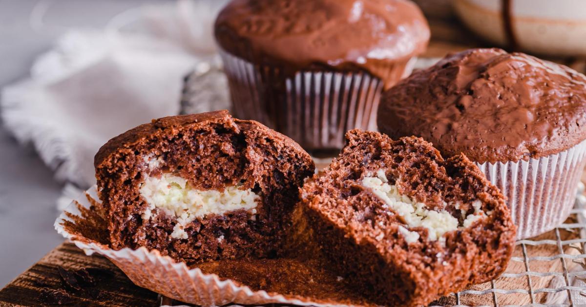 Schokomuffins mit Frischkäsefüllung | Simply Yummy