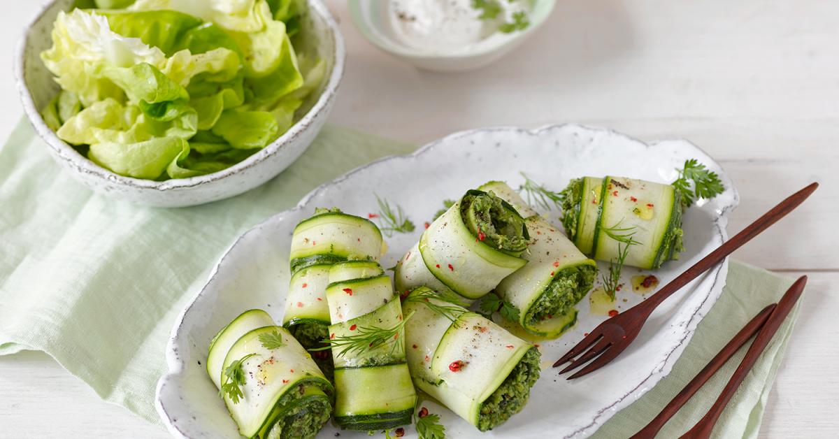 Zucchiniröllchen gefüllt mit selbst gemachter Cashewcreme