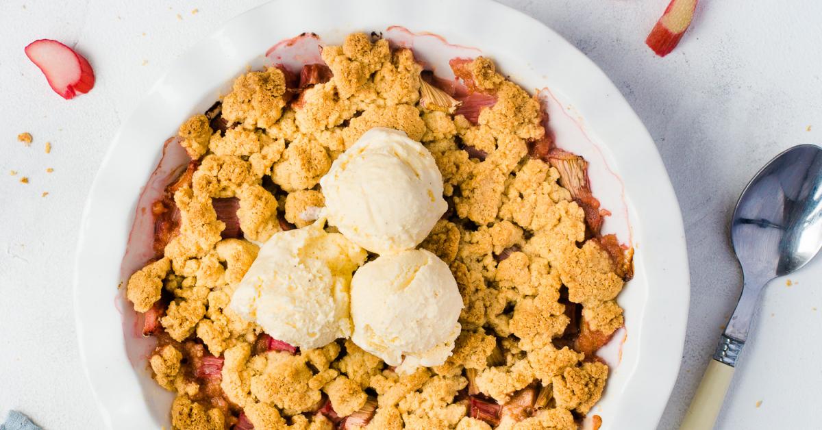 Rhabarber Crumble mit Haferflocken | Simply Yummy