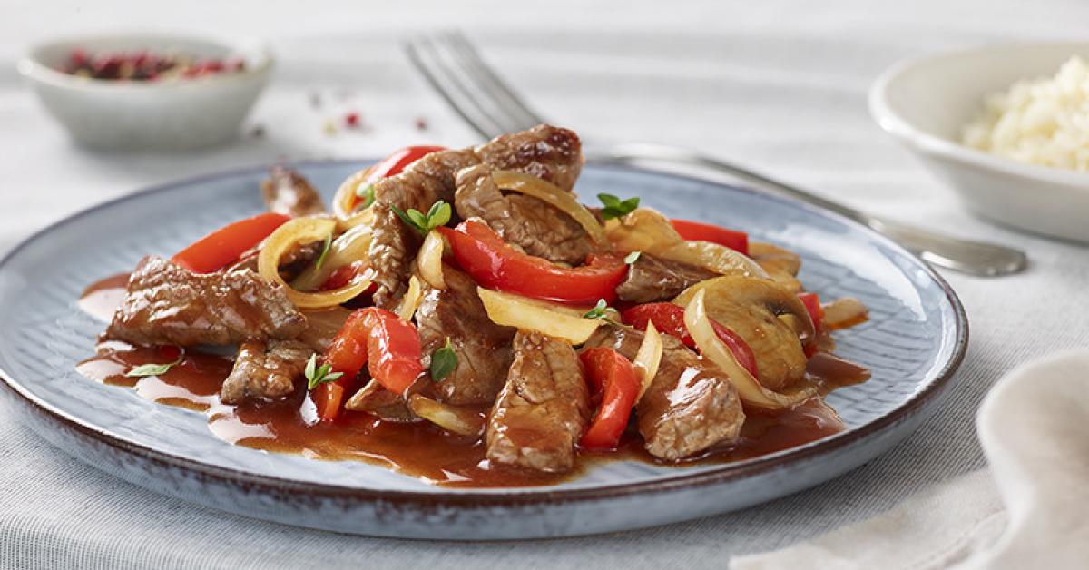 Rindergeschnetzeltes mit Schwammerl und Paprika im Cookit | Simply Yummy