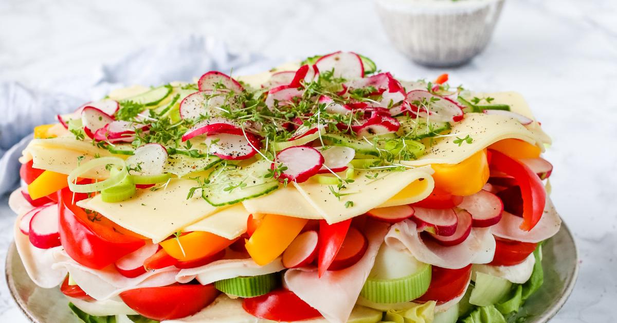 Salattorte - das beste Rezept für deine Party | Simply Yummy