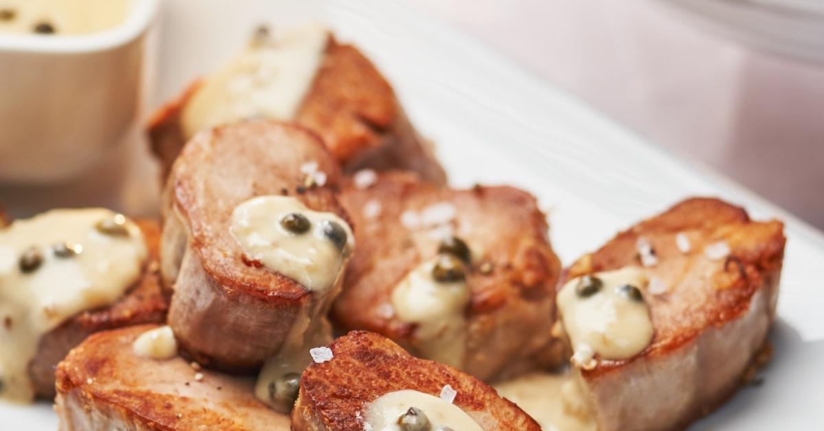 Schweinefiletmedaillons Mit Rosmarin Und Bunter Pfeffersauce - Rezepte ...