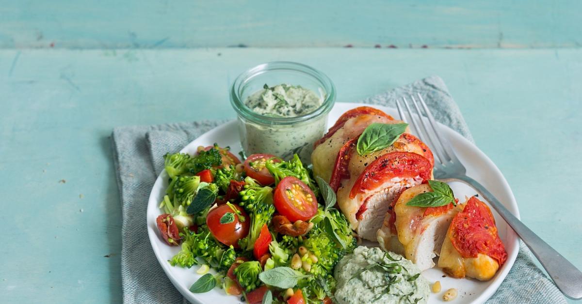 Tomate-Mozzarella-Hähnchen im Cookit | Simply Yummy