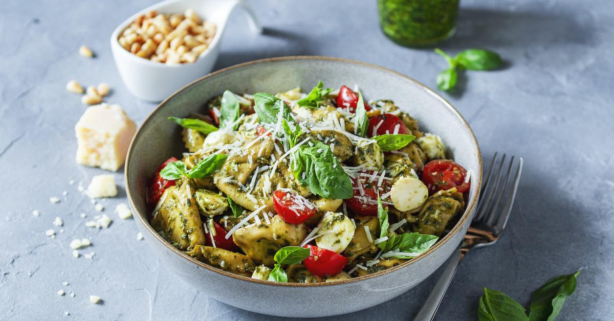 Tortellinisalat mit Pesto: ganz einfaches Rezept | Simply Yummy