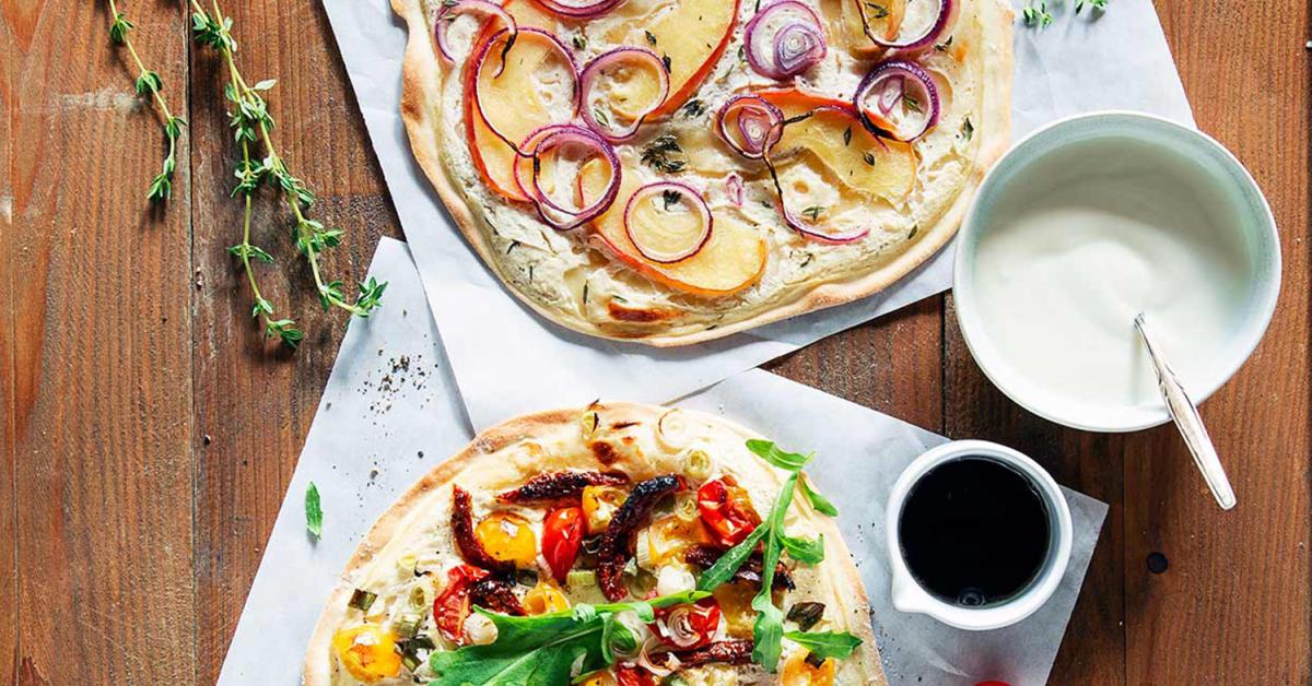 Veganer Flammkuchen - Belag in 2 Varianten | Simply Yummy