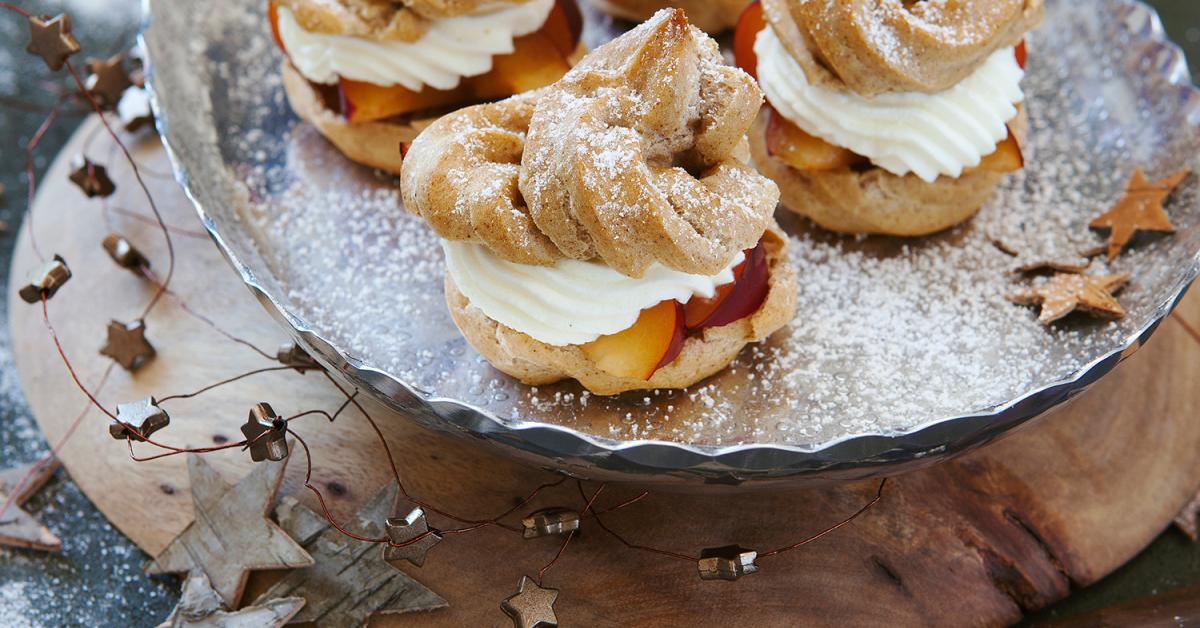 Zimt-Windbeutel mit Sahne und Pflaumen im Cookit | Simply Yummy