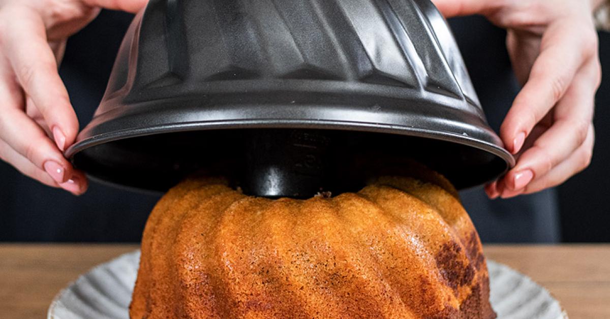 Kuchen Kalt Oder Warm Aus Der Form Stürzen www.simply-yummy.de